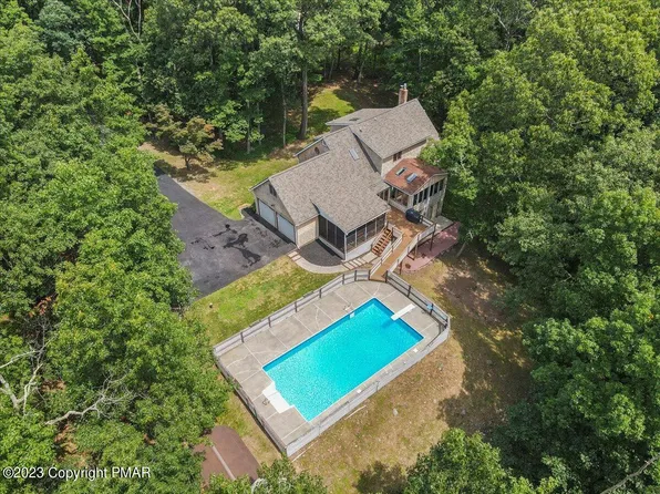 116 Chestnut Oak Dr, Tannersville, PA 18372