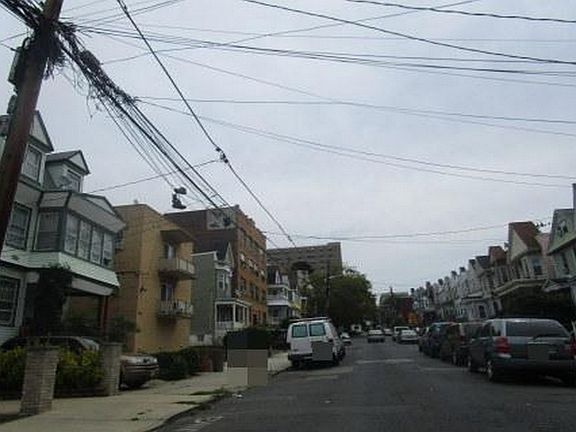 4th image of 160 Fairview Ave