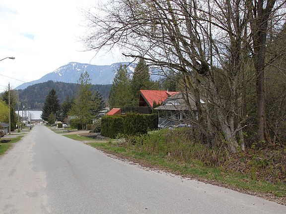 3rd image of 66555 Kereluk Rd