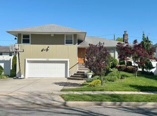 103 Birchwood Park Dr, Jericho, NY