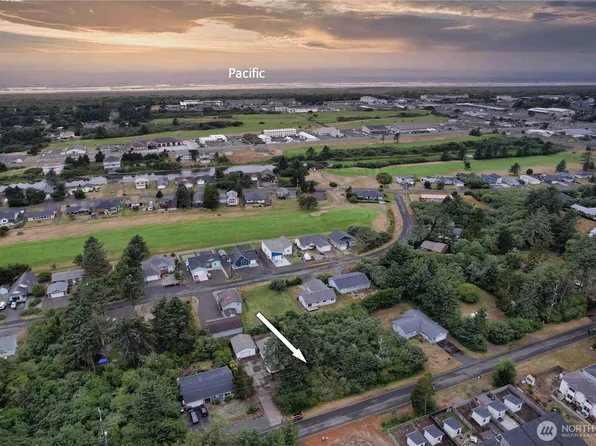 561 Dolphin Avenue NE, Ocean Shores, WA 98569