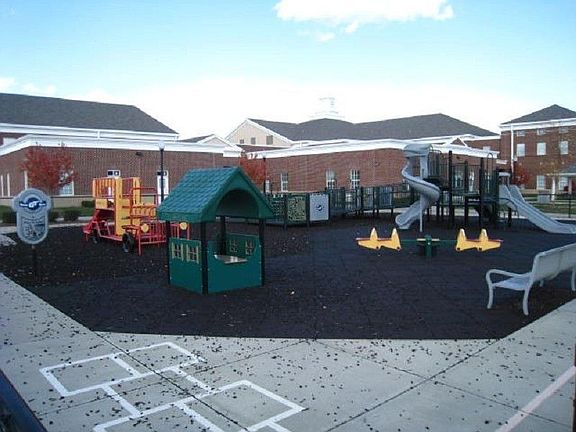 3rd image of 7606 The Commons