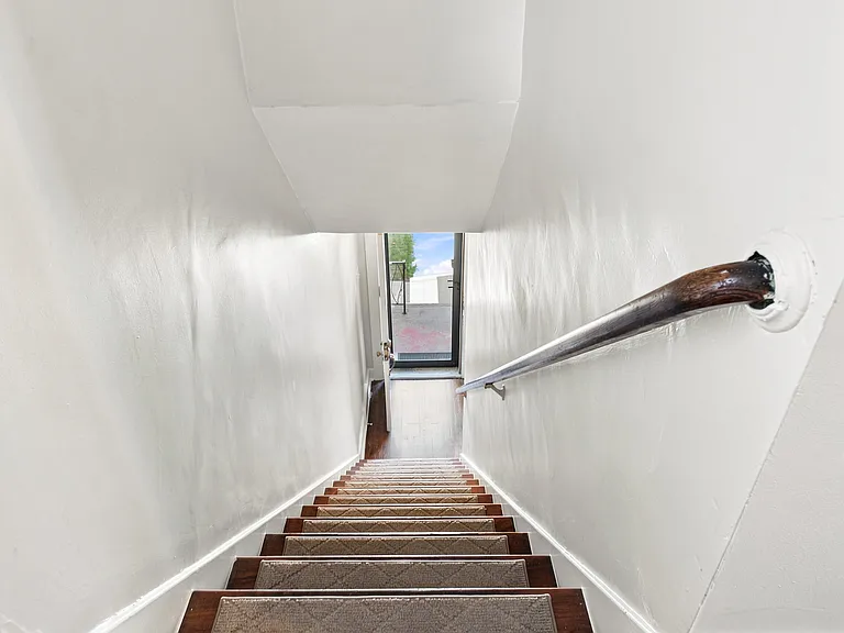 1131 Wisconsin Ave — Photo 21