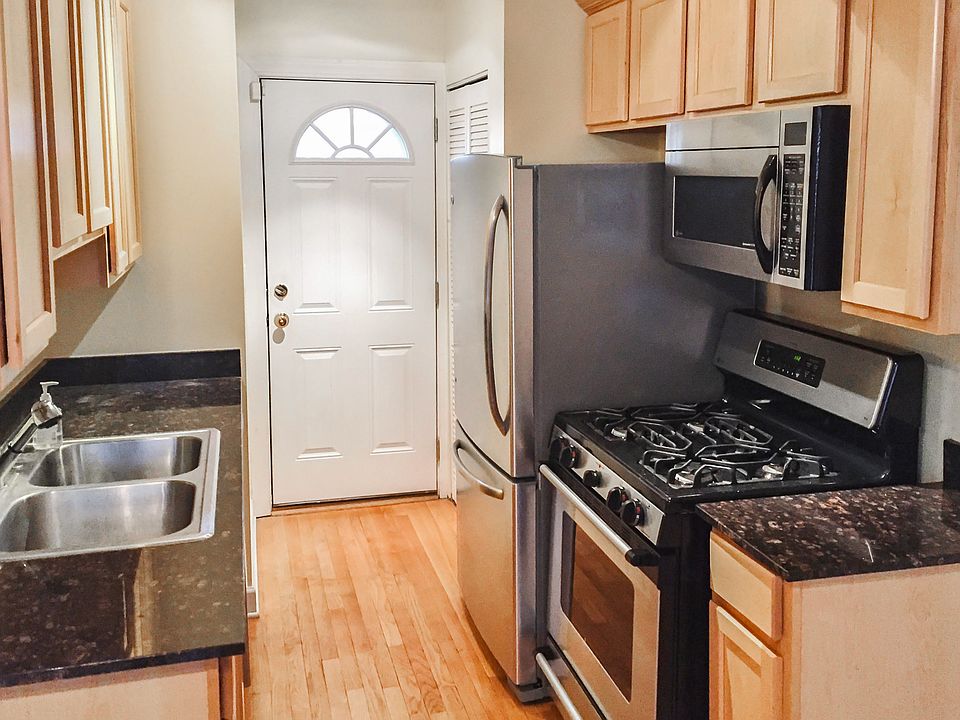 1st image of 628 1/2 W Roscoe Ave #3N