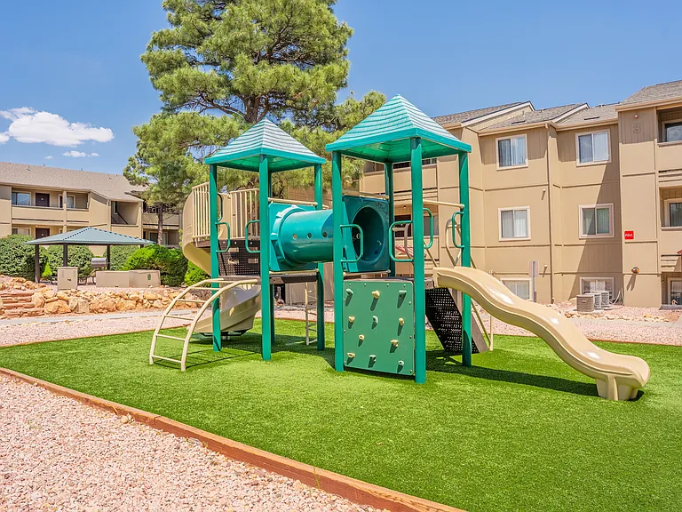 Country Club Vista Apartments — Photo 10