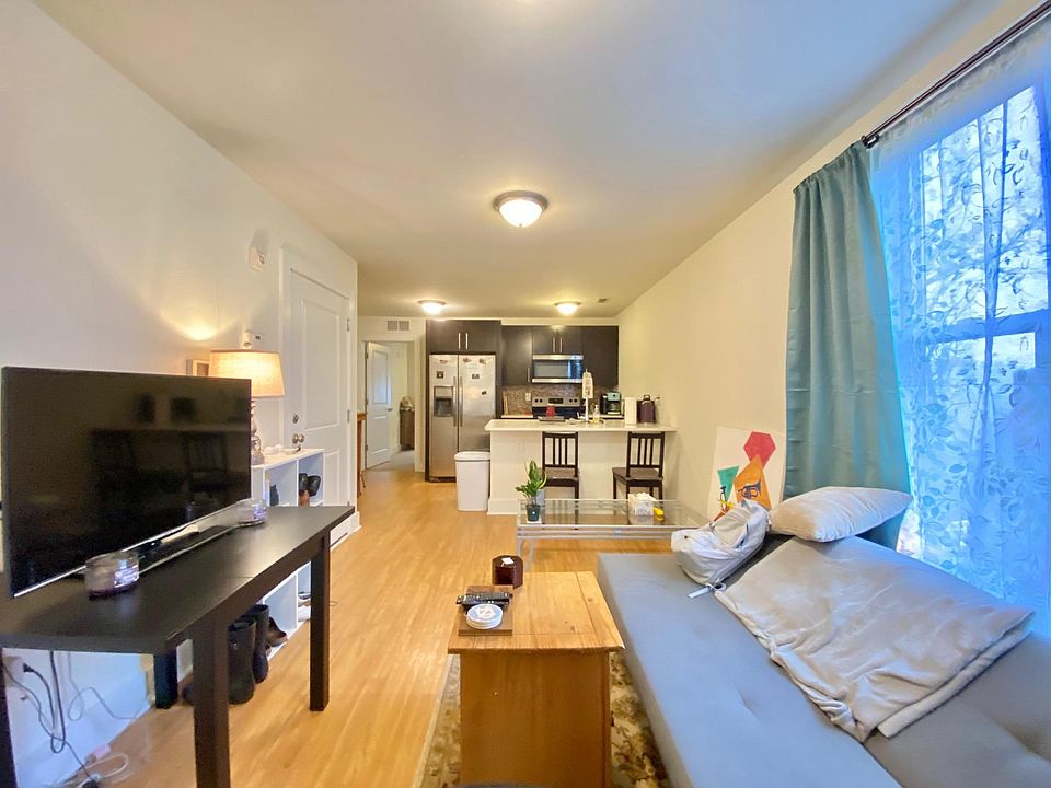 1st image of 1620 W Jefferson St #3