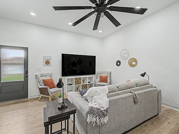5th image of 621 E Melody Dr #1