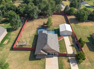 1430 Lakeview Dr, Edmond, OK 73034