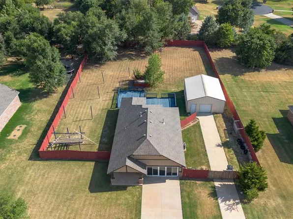 1430 Lakeview Dr, Edmond, OK 73034