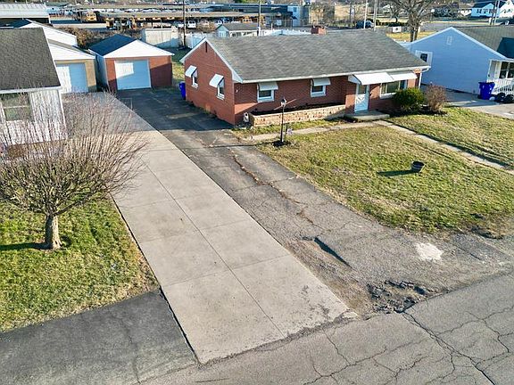 3rd image of 652 Adena Rd