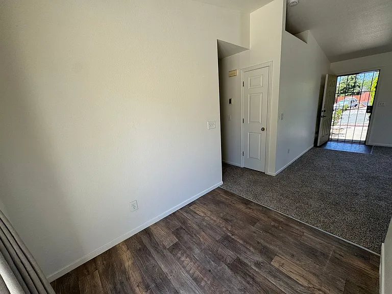 5726 Dewberry Ct — Photo 3