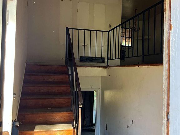3rd image of 2839 Old Farm Rd