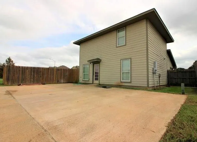 4121 McFarland Dr — Photo 16