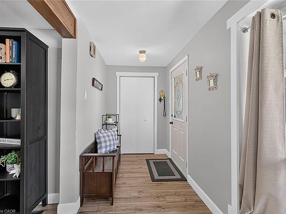 3rd image of 220 Paling Ave