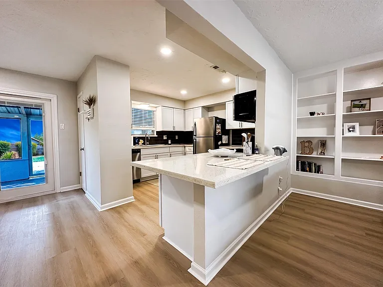 9332 Derrik Dr — Photo 5