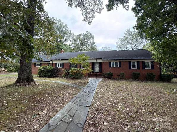 108 Pinehurst Ln, Newton, NC 28658