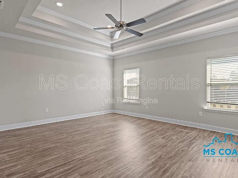 8712 Park Ridge Ct — Photo 18