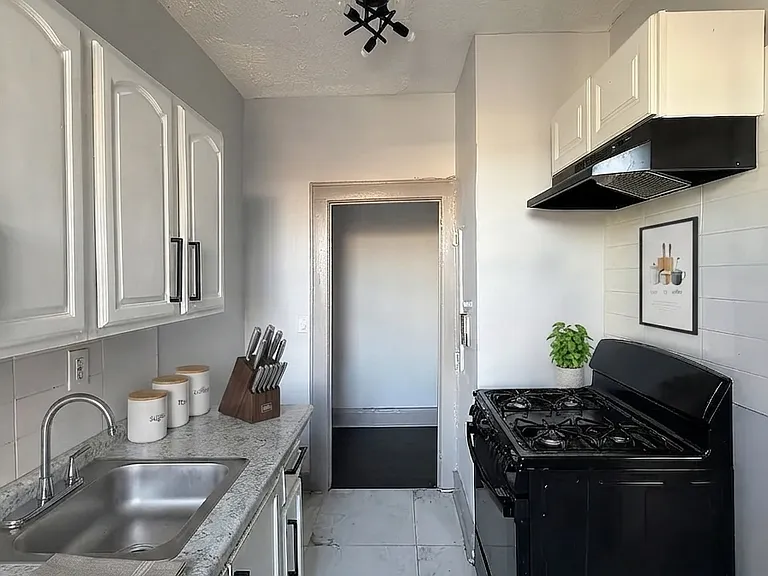 716 Arlington Ave #4D-5A — Photo 2