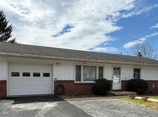 42 Linnet Ln, Lock Haven, PA 17745