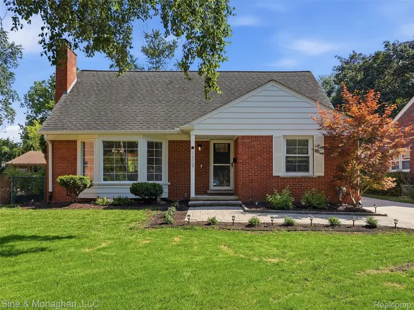 1327 Alicia Ct, Royal Oak, MI 48073