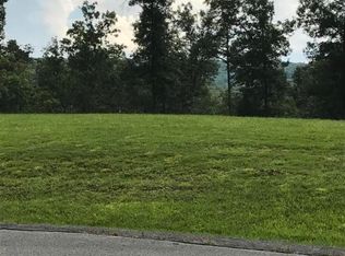 82 Daybreak Ln, Crossville, TN 38571