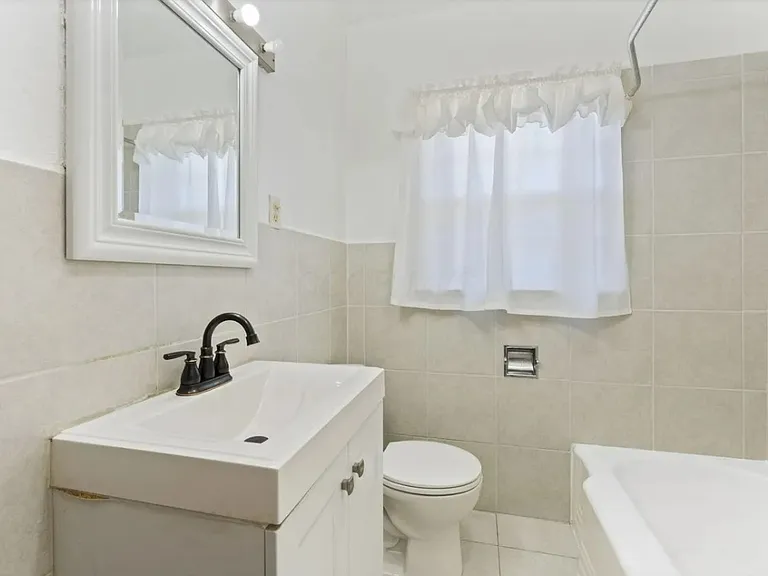 1590 W William St — Photo 15