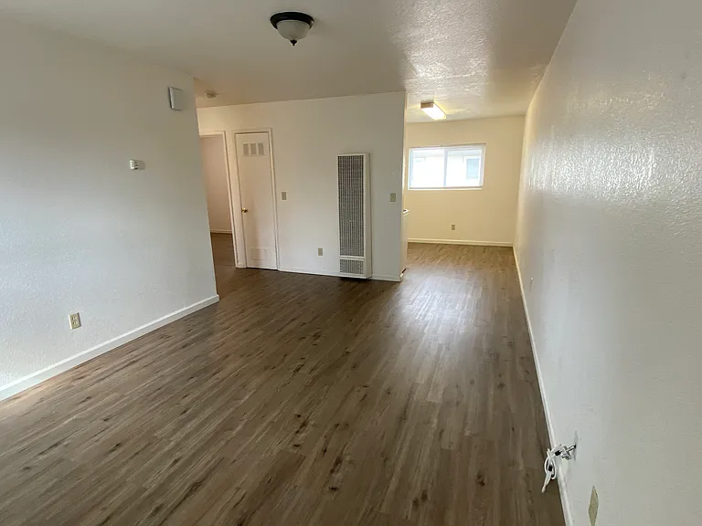 Anna Ave — Photo 3