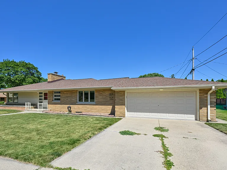 2.5 Car Garage