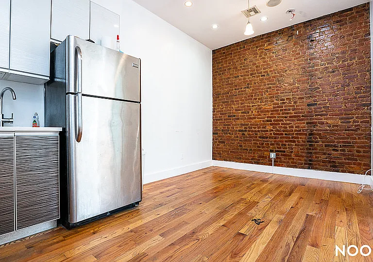 325 Franklin Ave #2C — Photo 10