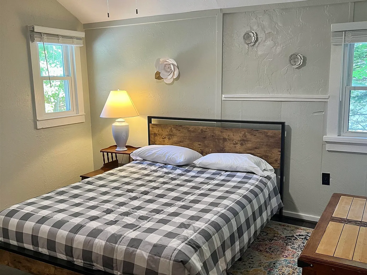 2 bed, 1.0 bath, 648 sqft, $1,700 — Photo 3