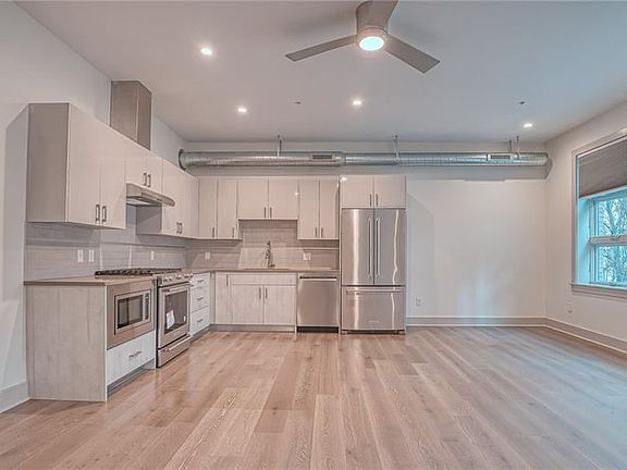 3rd image of 957 Liberty Ave #301