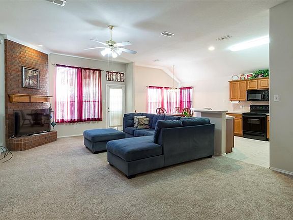 4th image of 900 High Creek Dr