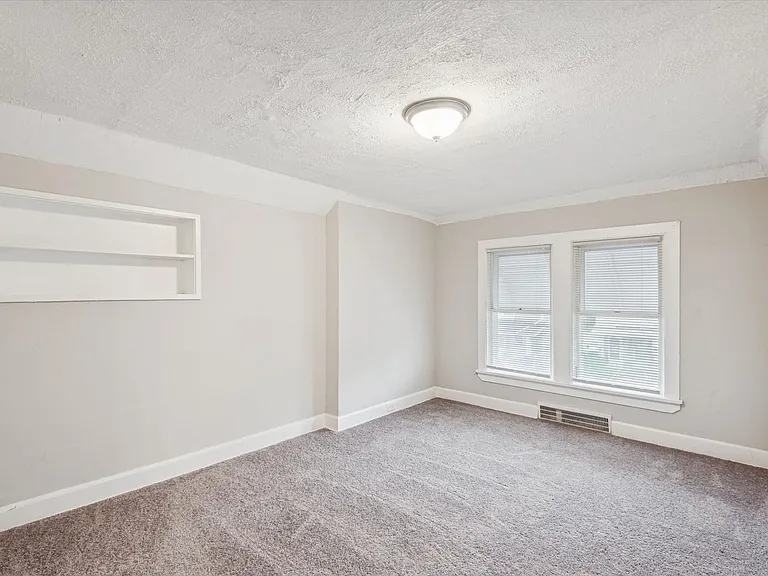 2302 Saratoga Ave — Photo 19