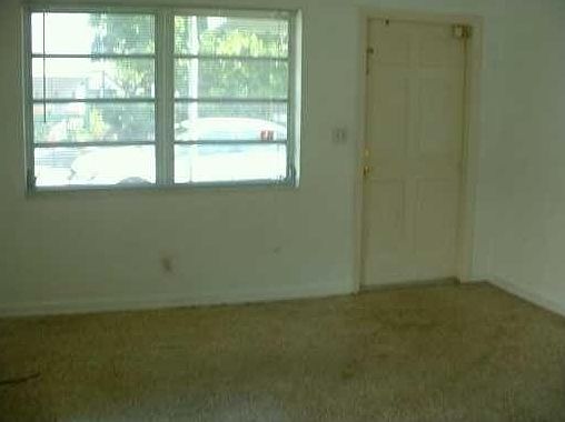 4th image of 302 Central Dr