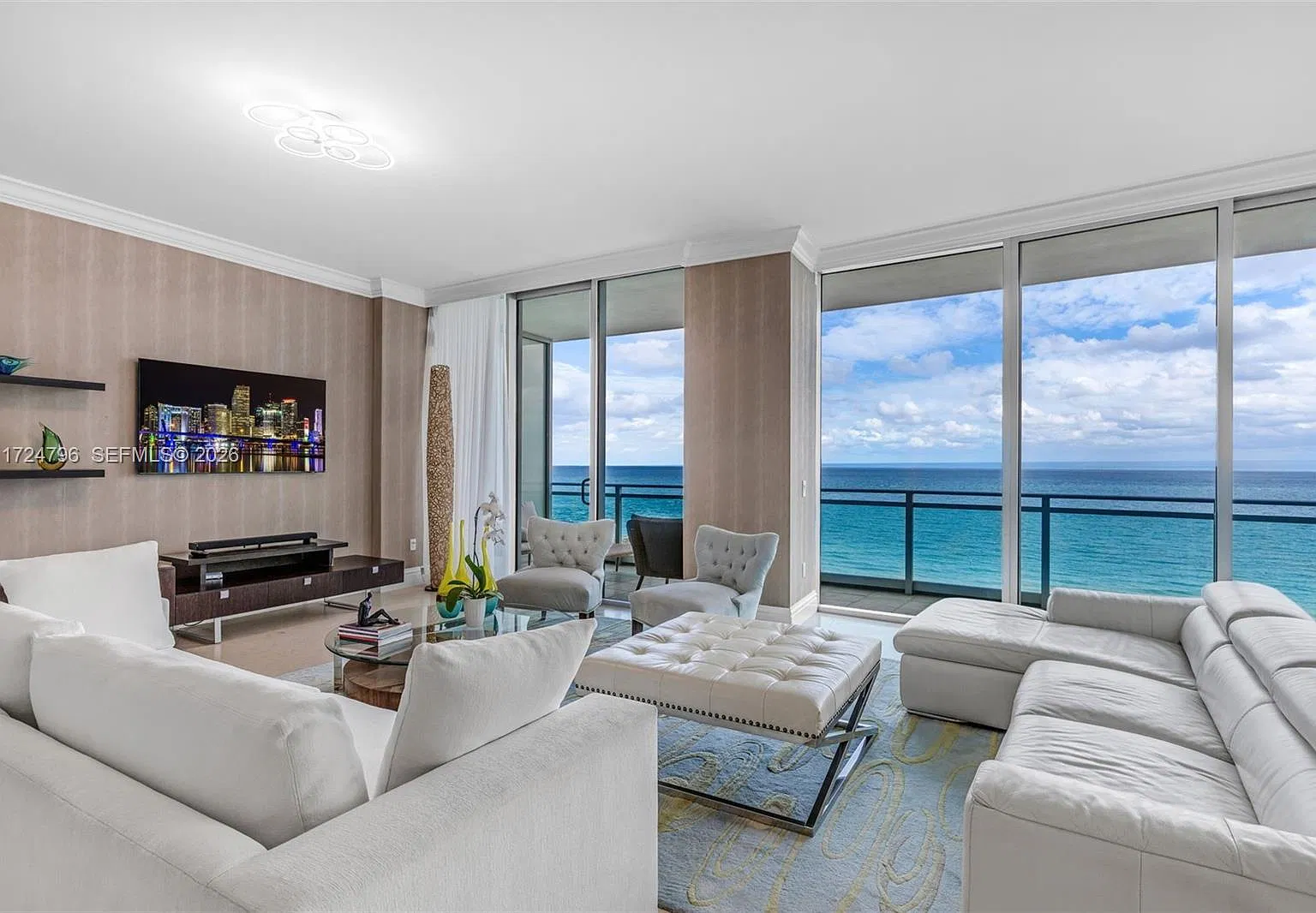 E Collins Ave, Miami Beach — Photo 2