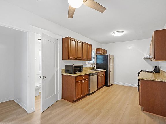 4th image of 3759 Midvale Ave