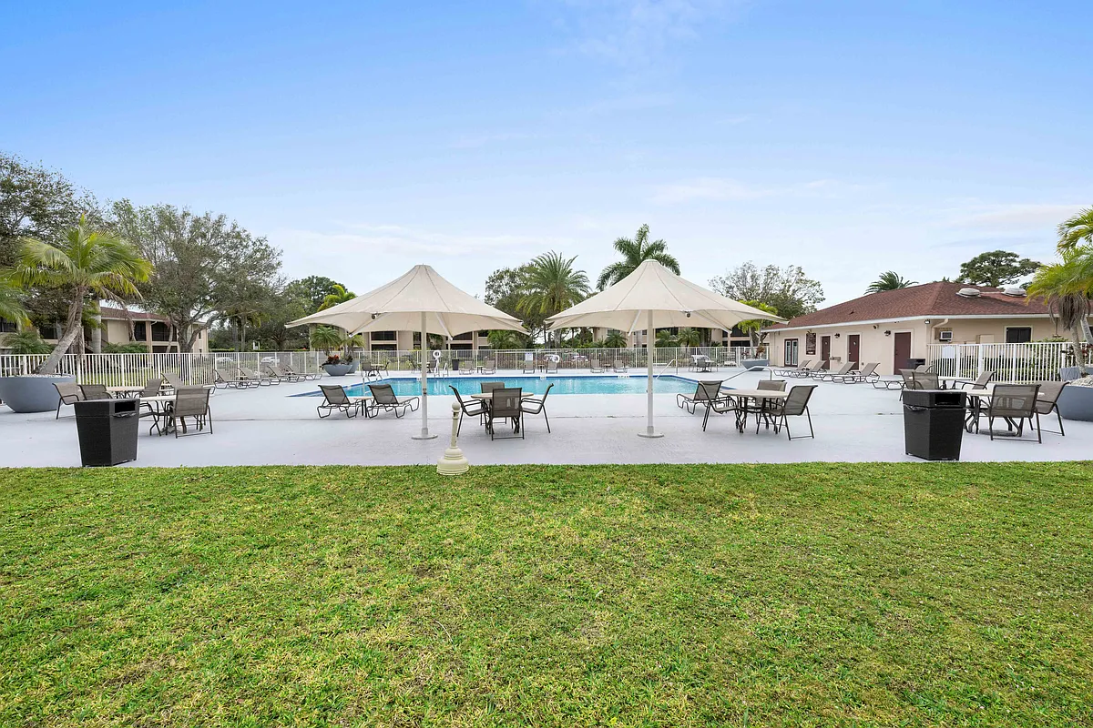 Building Photo - 10X Harbour Palms