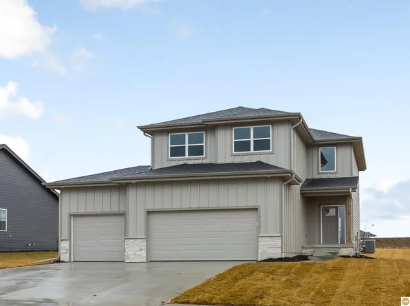 11713 Port Royal Dr, Papillion, NE 68046