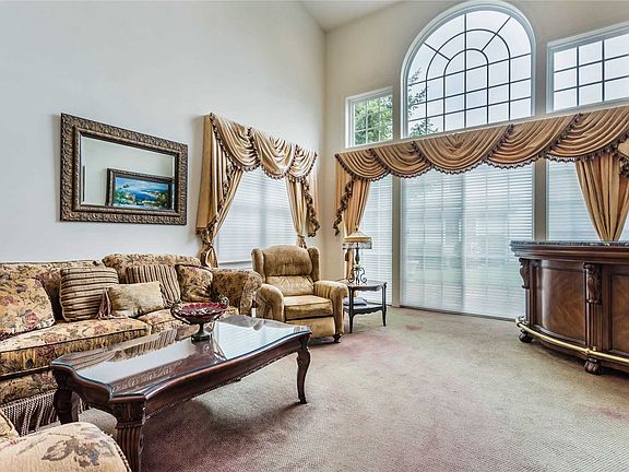 5th image of 467 Florencia Pl