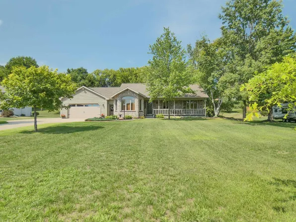 2588 Country Meadow Ct, Suamico, WI 54313