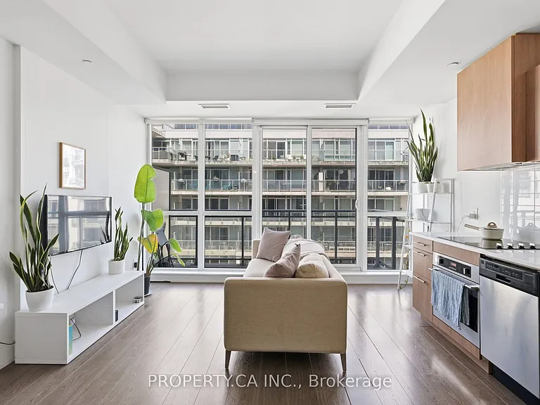 508 Wellington St W #809 — Photo 1