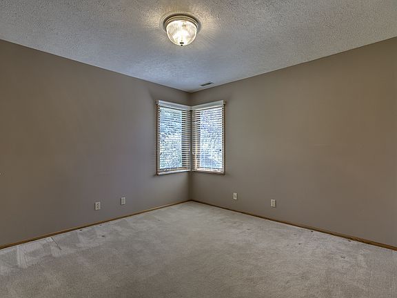 2nd image of 1005 S 117th Ct