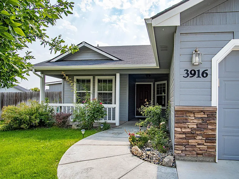 3916 Kirby Cir — Photo 2