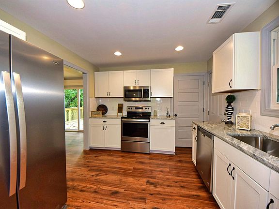 4th image of 939 Patricia Dr