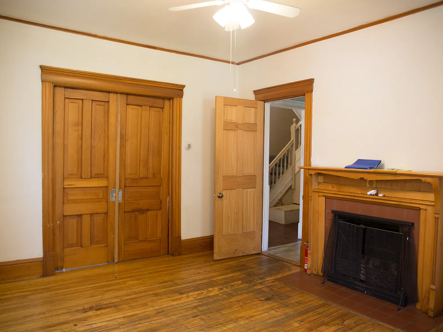 6 bed, $3,100 — Photo 1