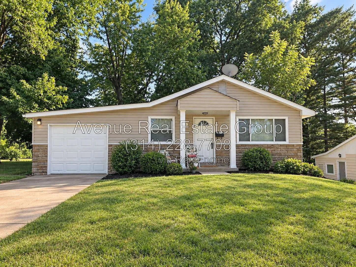 3 bed, 1.0 bath, 1000 sqft, $1,295 — Photo 1