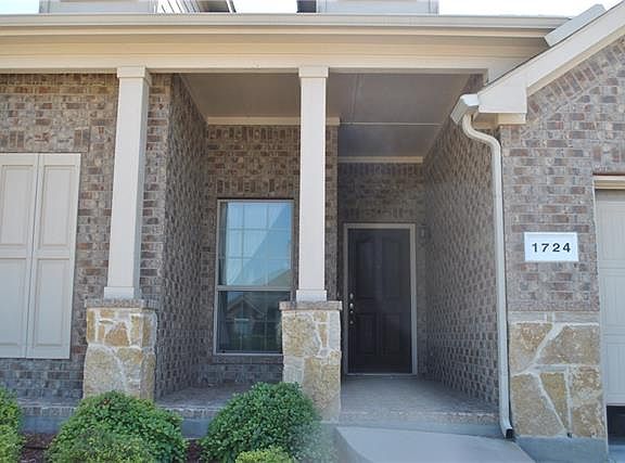 2nd image of 1724 La Caya Dr