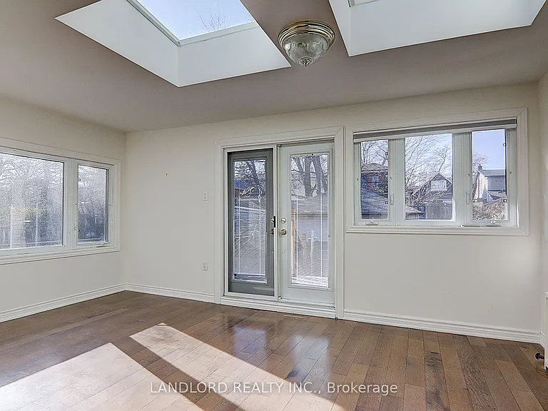 138 Fallingbrook Rd — Photo 8