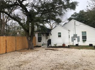 208 E Magnolia St #A, Friendswood, TX 77546