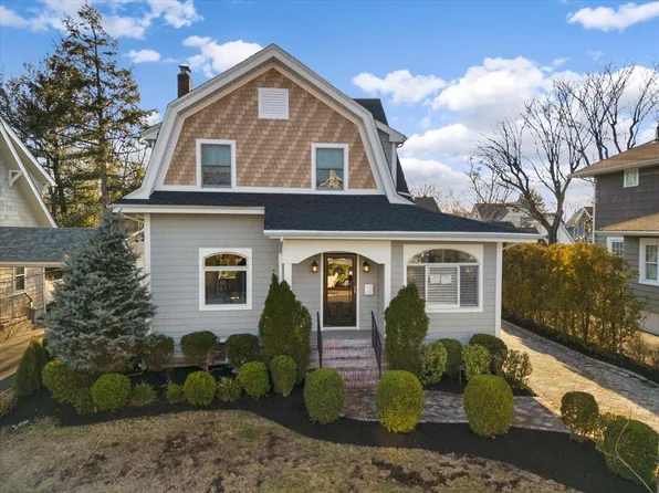 344 Summit Ave, Leonia, NJ 07605